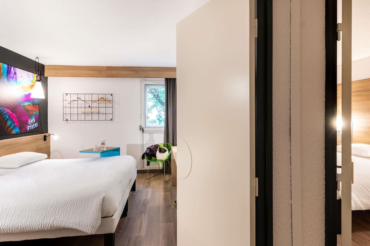 Premium bedding, desk, blackout curtains, soundproofing