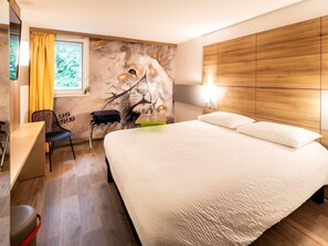 Ropa de cama de alta calidad, escritorio y cortinas blackout 