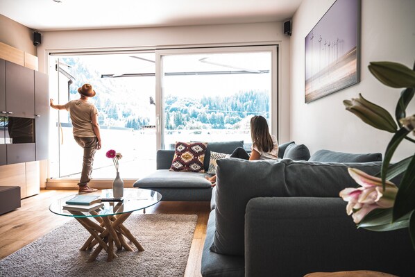 Panoramic Penthouse, 1 Bedroom, Terrace, Mountain View | Living area