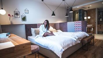 2 bedrooms, in-room safe, individually decorated, individually furnished