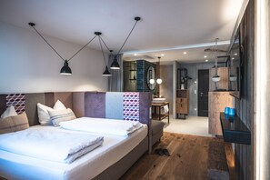 Deluxe Studio | In-room safe, individually decorated, individually furnished, desk