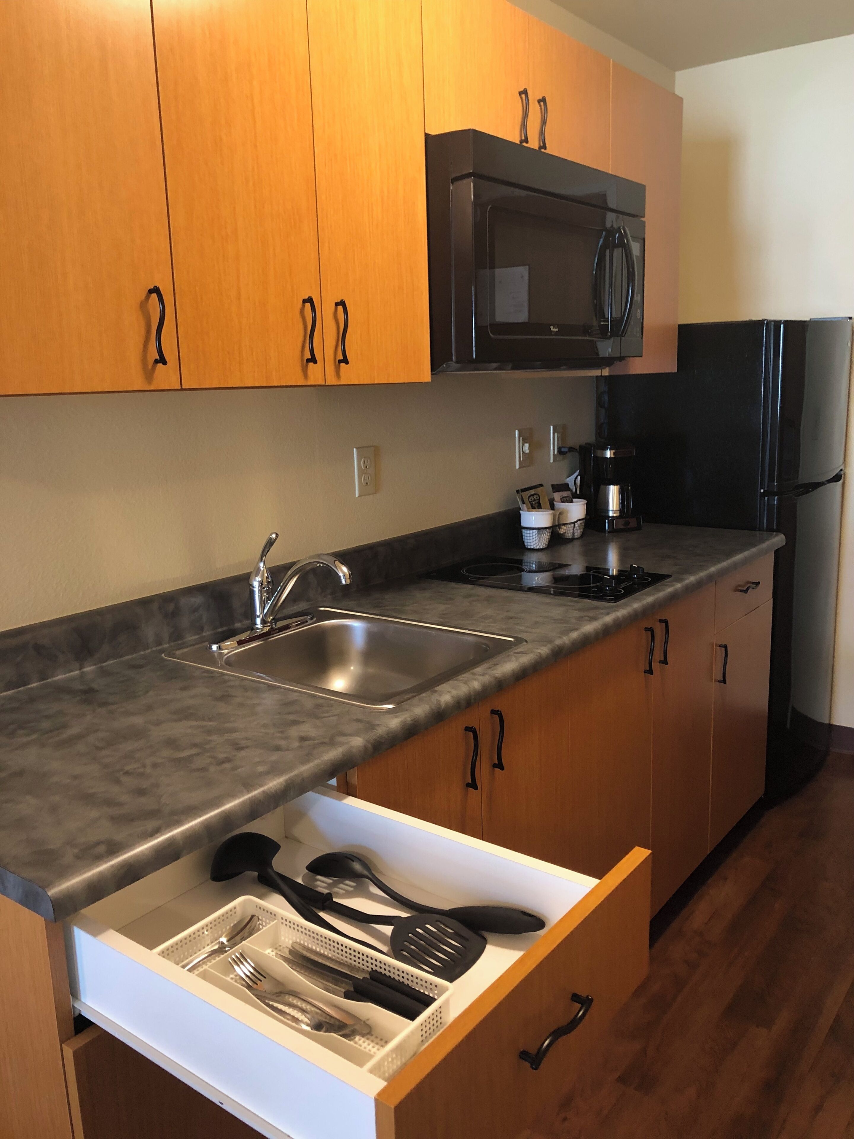 deluxe studio suite, 1 queen bed | private kitchenette | fridge, microwave, coffee/tea maker, cookware/dishes/utensils