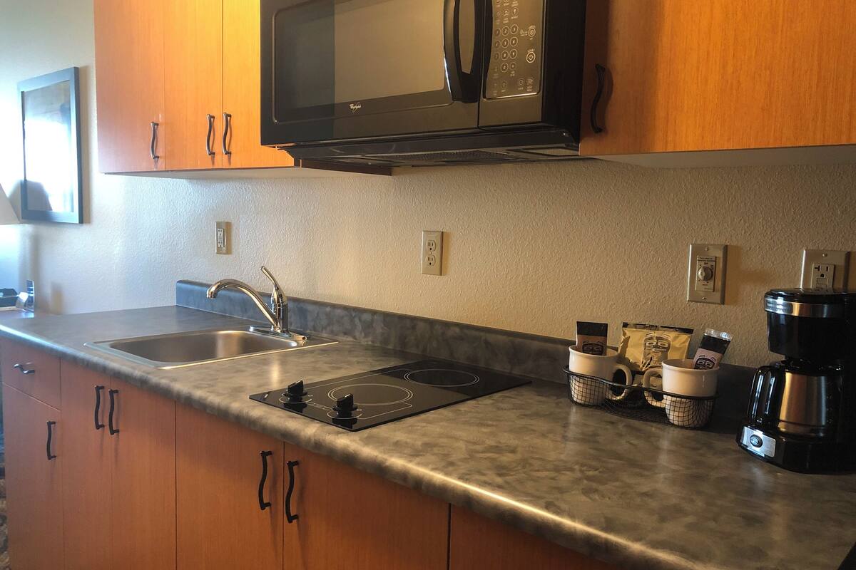 fridge, microwave, coffee/tea maker, cookware/dishes/utensils