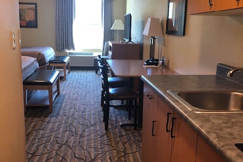 Studio, 2 Queen Beds, Kitchen | Private kitchen