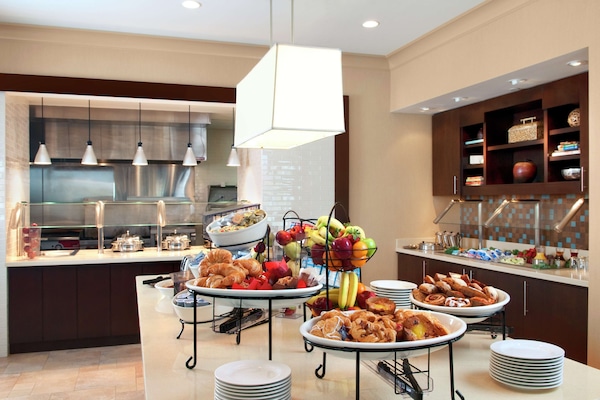 Breakfast, lunch, dinner served; American cuisine