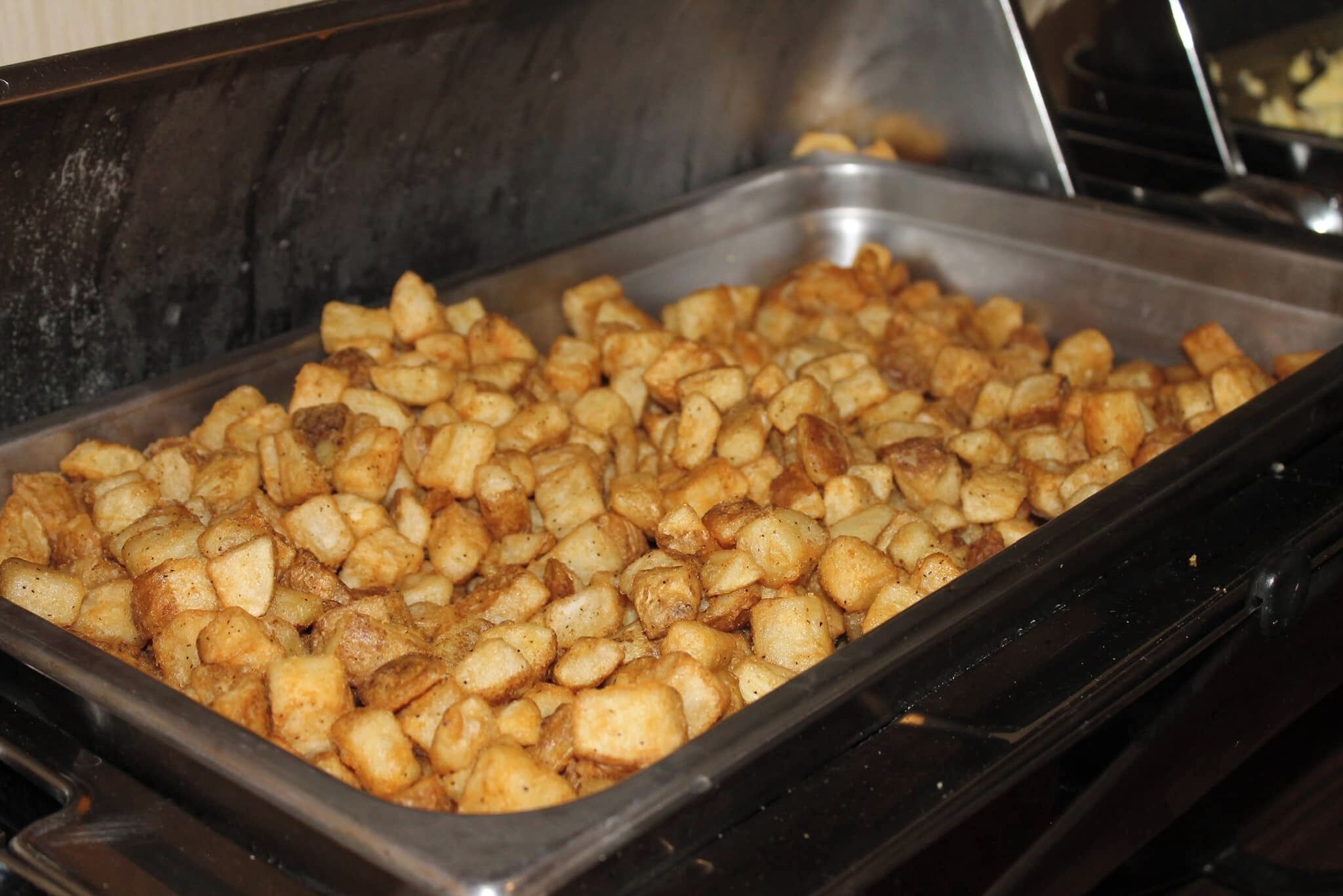 breakfast, lunch, dinner served; american cuisine