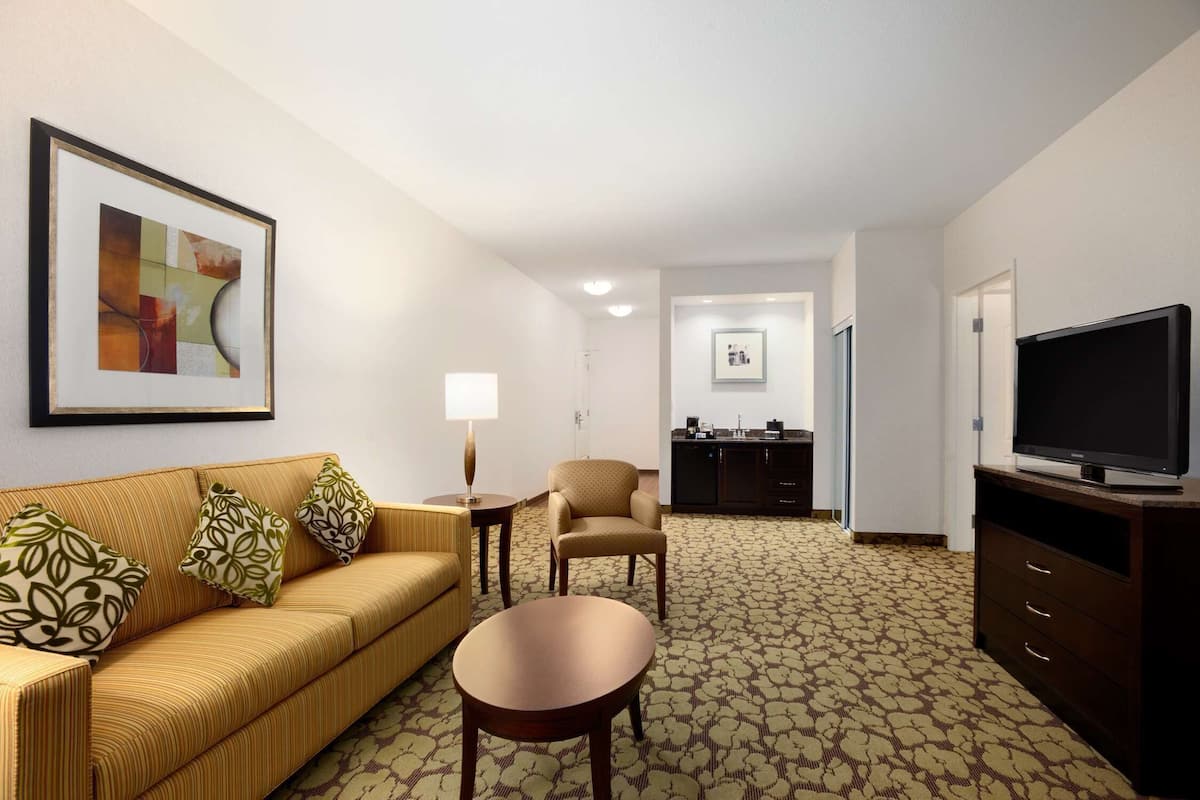 Living area | LCD TV, MP3 dock