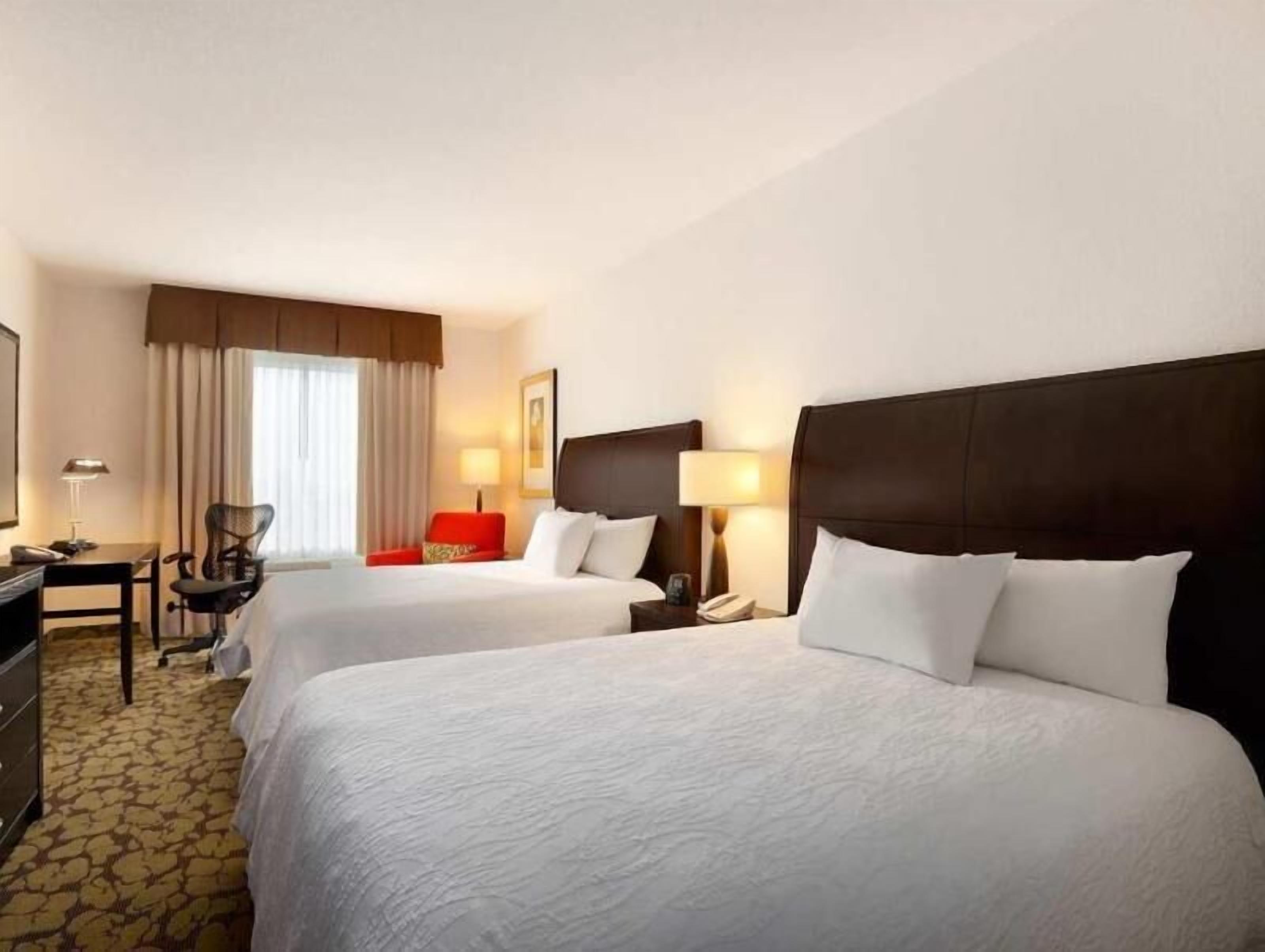 Zimmersafe, schallisolierte Zimmer, Bügeleisen/Bügelbrett