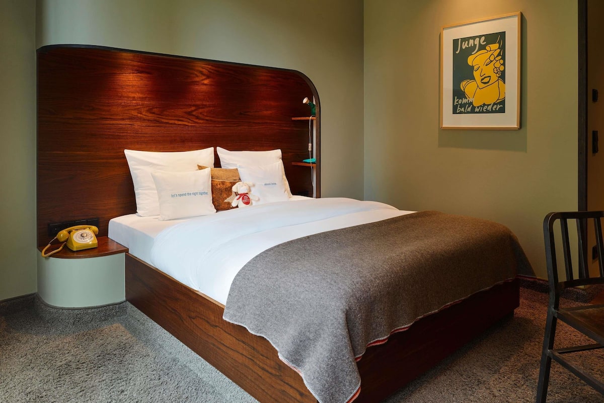 Medium Plus | 1 bedroom, premium bedding, down comforters, free minibar