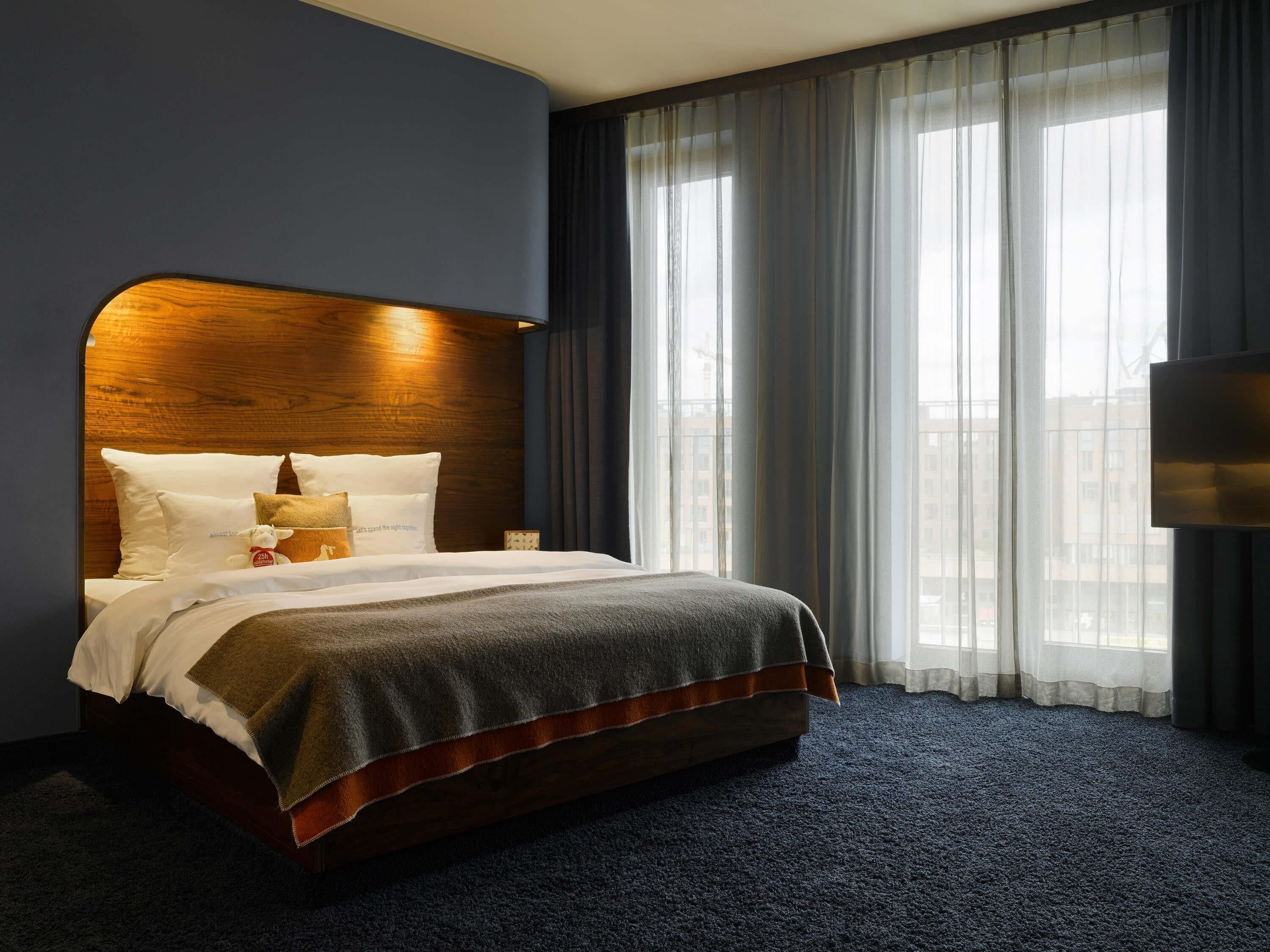 Extra Large | Premium bedding, down duvets, free minibar, in-room safe