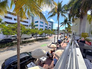 Rooftop terrace - The Cove by Renzzi (Miami Beach)