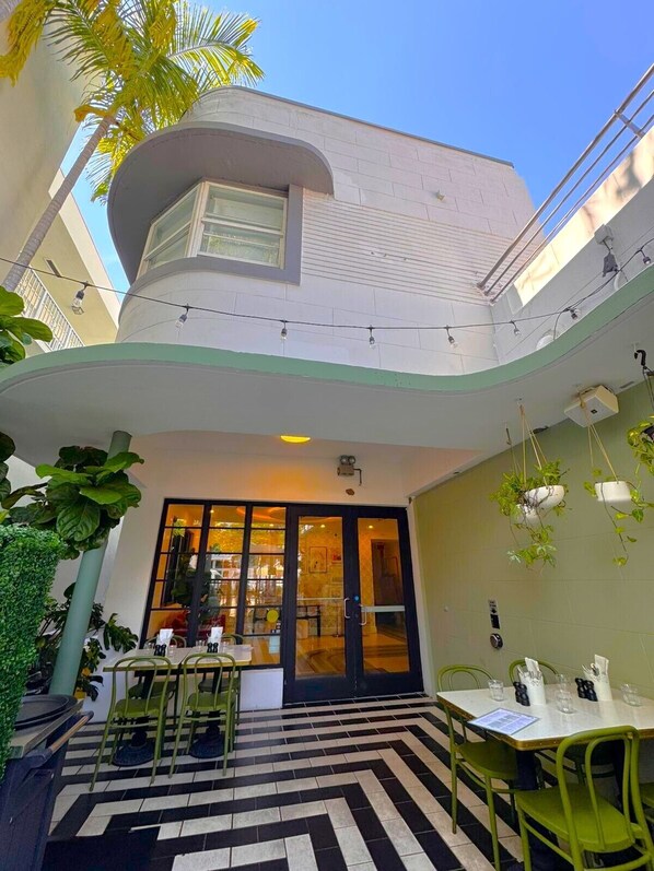 Front of property - The Cove by Renzzi (Miami Beach)