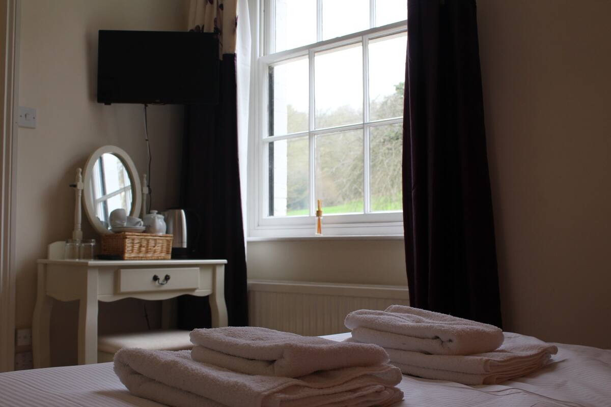 Double Room, Ensuite (with Shower)