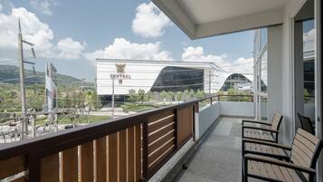 Honeymoon Suite with Balcony | Blick vom Balkon