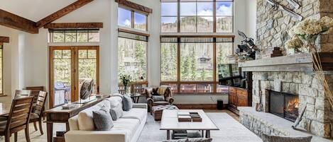 Télévision, cheminée