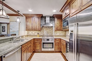 Room, 2 Bedrooms, Valley View (Residence) | Private kitchen