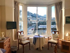 Standard Suite, Ensuite (Front Room) | Iron/ironing board, WiFi, bed sheets