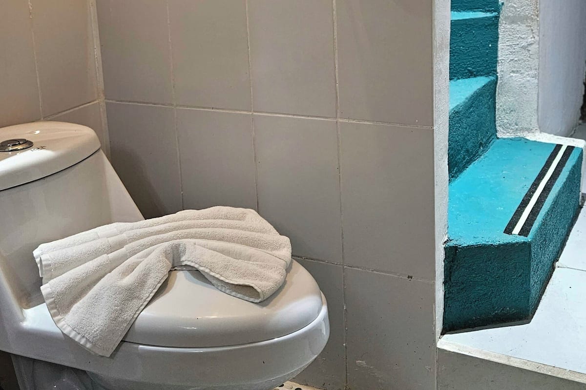 triple room | bathroom | shower, hydromassage showerhead, towels