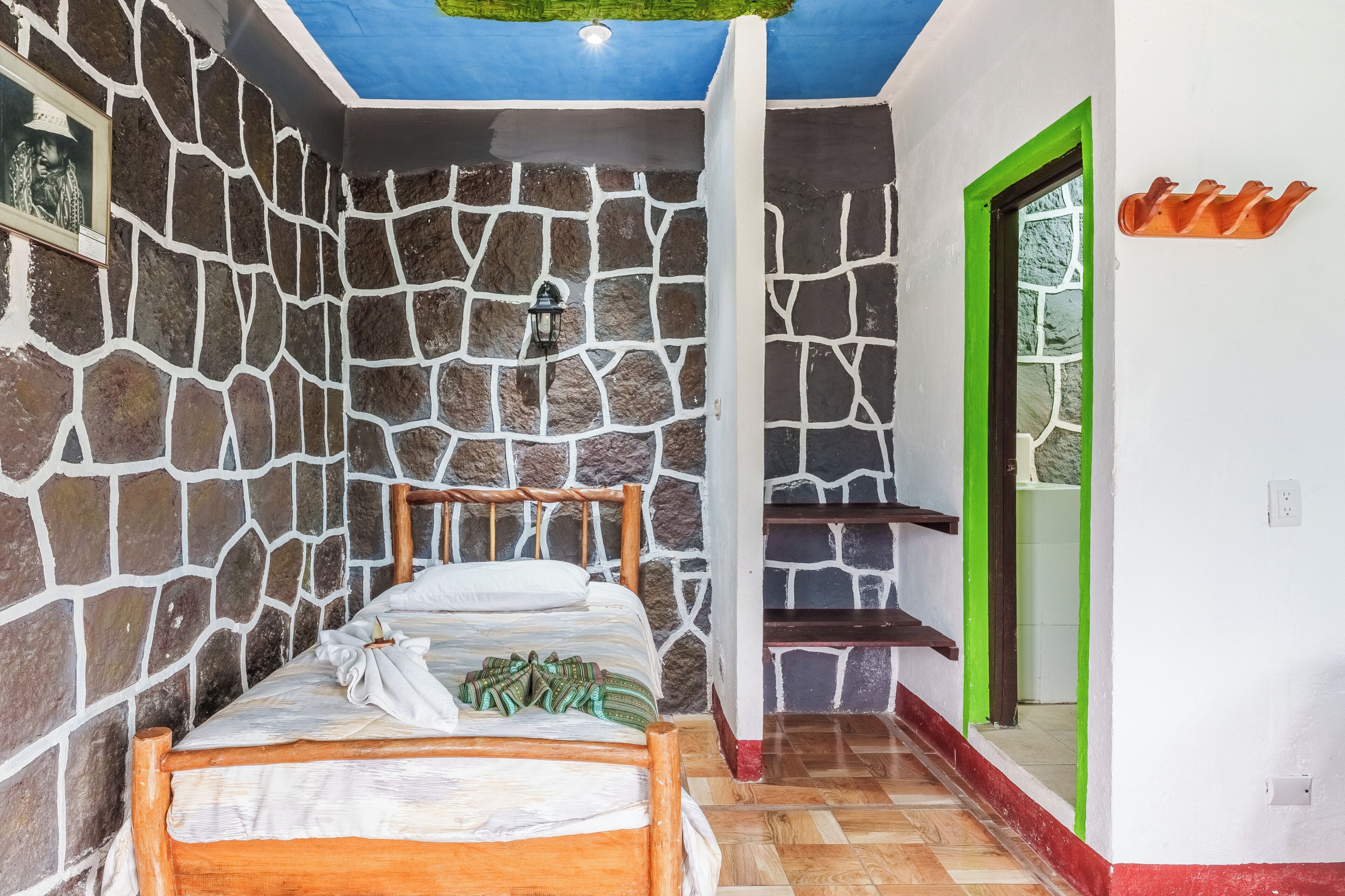 Neljän hengen huone | Yksilöllisesti sisustettu, työpöytä