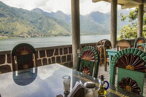 Breakfast, lunch, dinner served; garden views 
