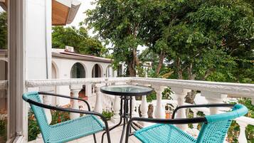 Habitación doble Deluxe, vista a la ciudad | Escritorio, wifi gratis y ropa de cama