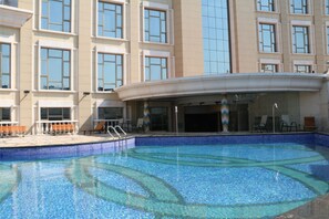 Seasonal outdoor pool - Zhuhai Dionysus Hotel (Zhuhai)