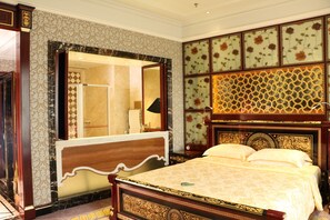 Premium bedding, minibar, desk, blackout drapes
