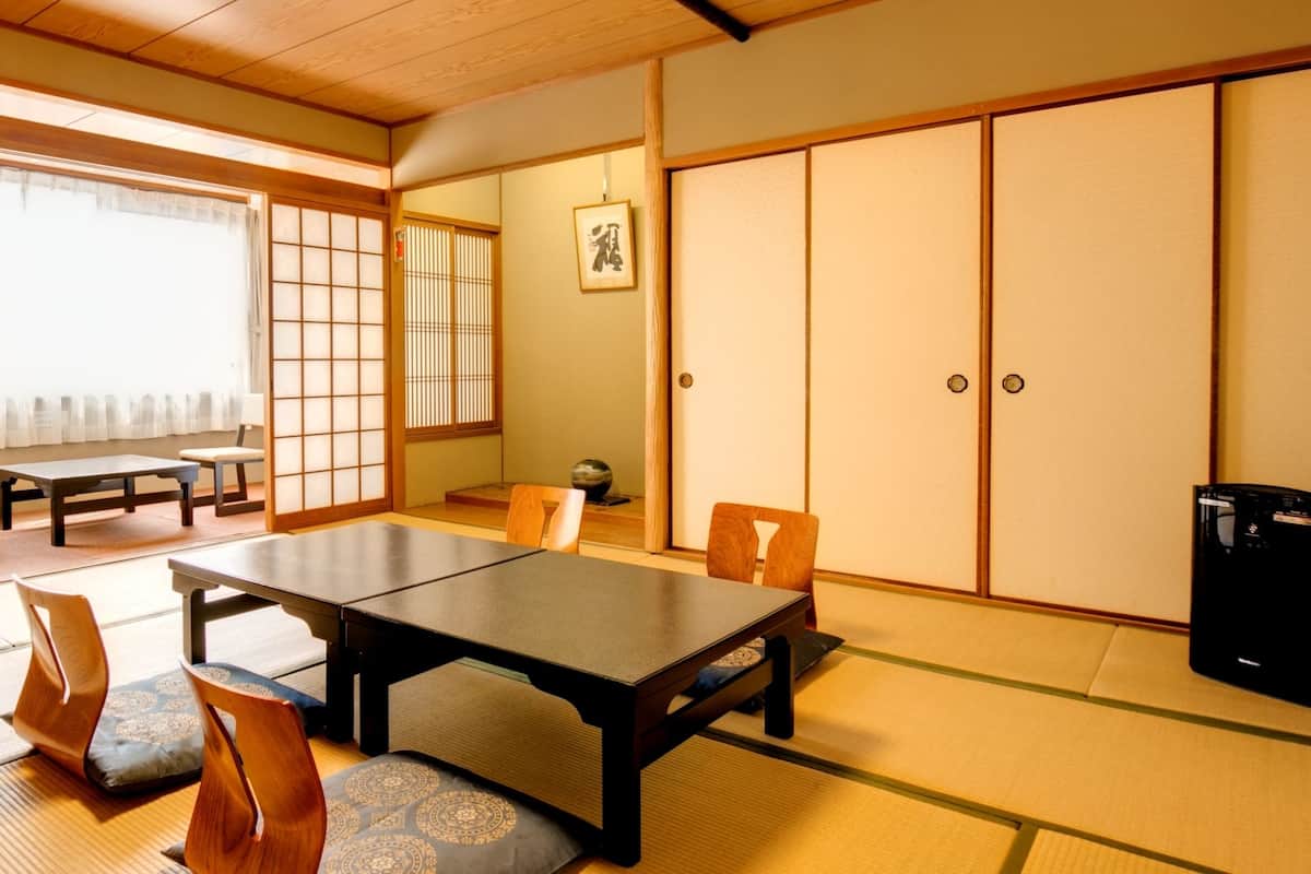 In-room safe, free WiFi, bed sheets