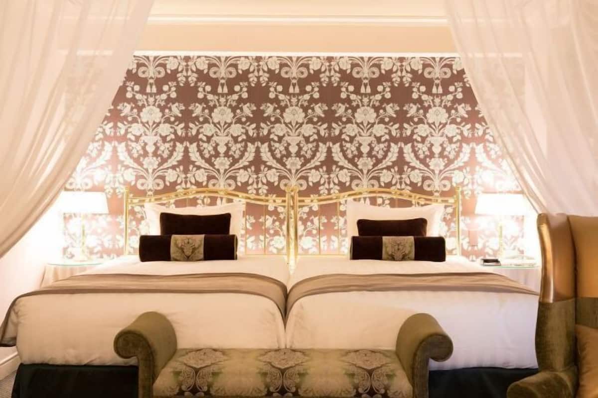 Minibar, in-room safe, individually decorated, individually furnished