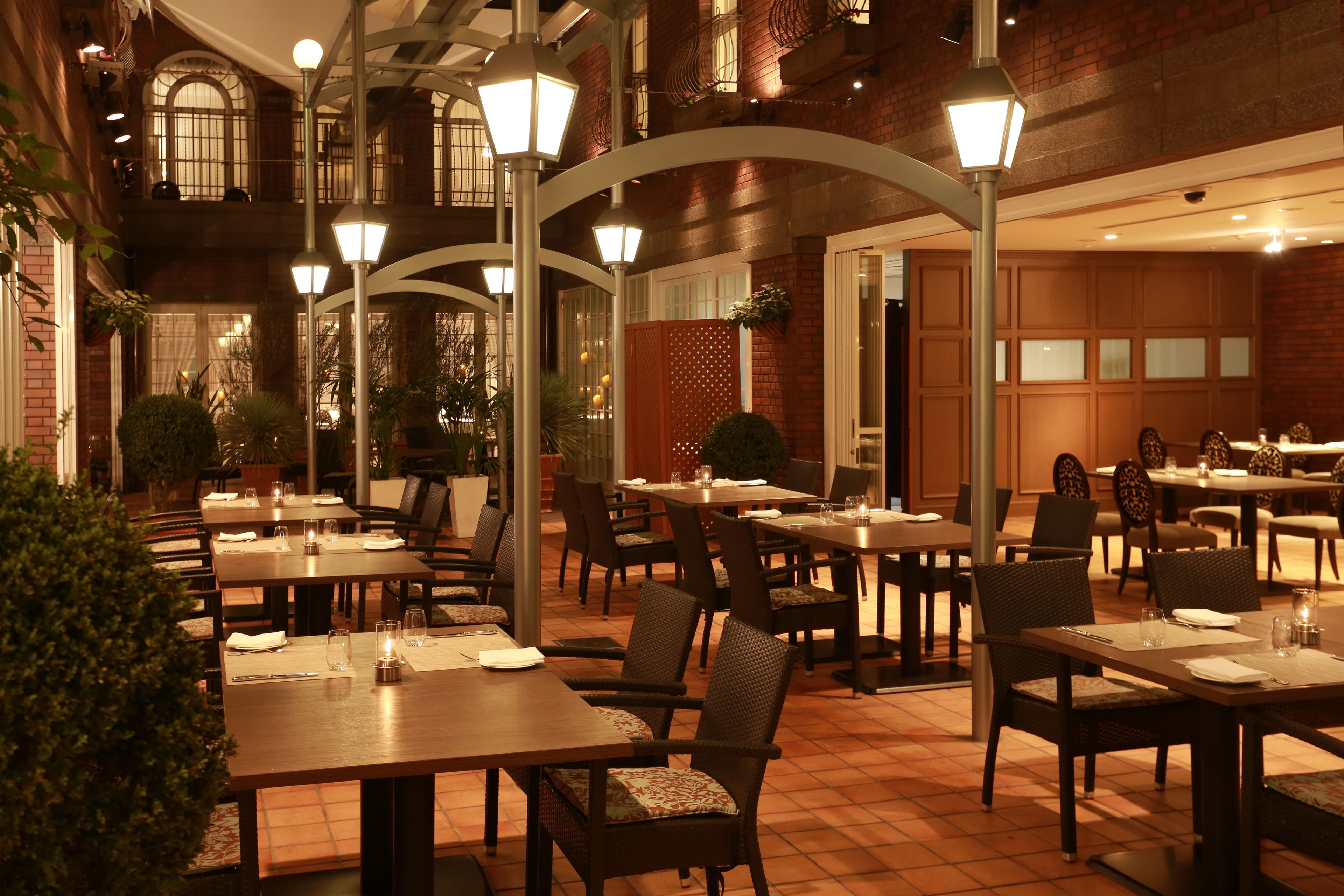 2 restaurants, breakfast, lunch, dinner served; french cuisine