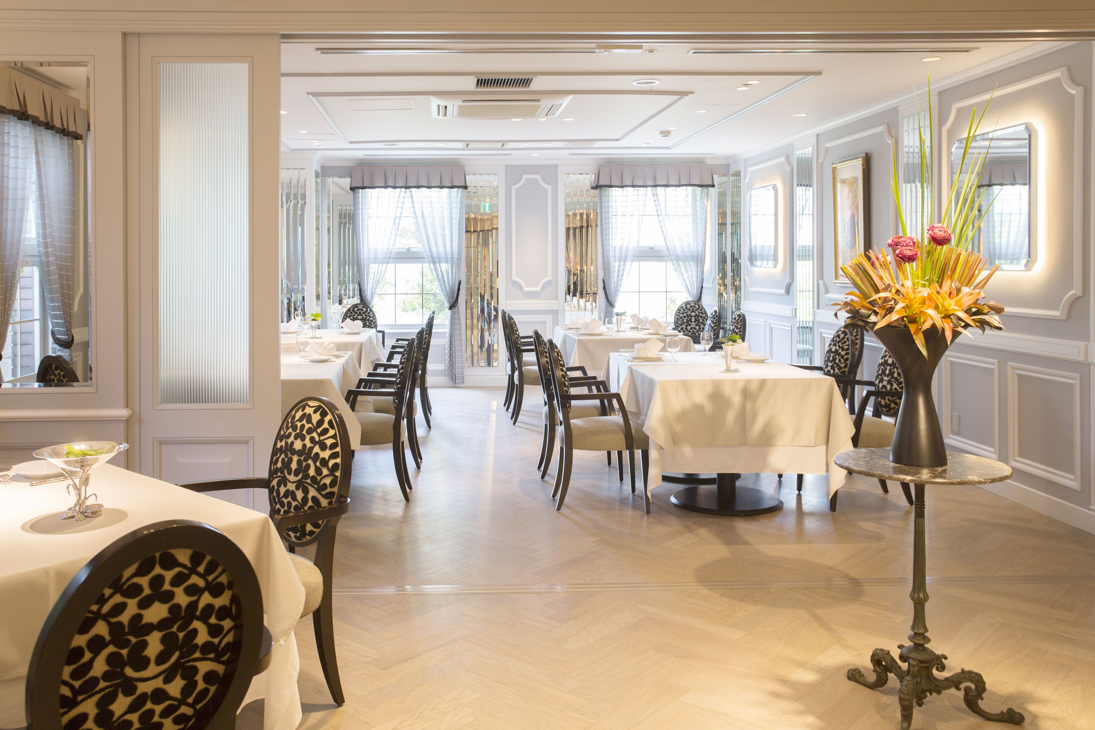 2 restaurants, breakfast, lunch, dinner served; french cuisine