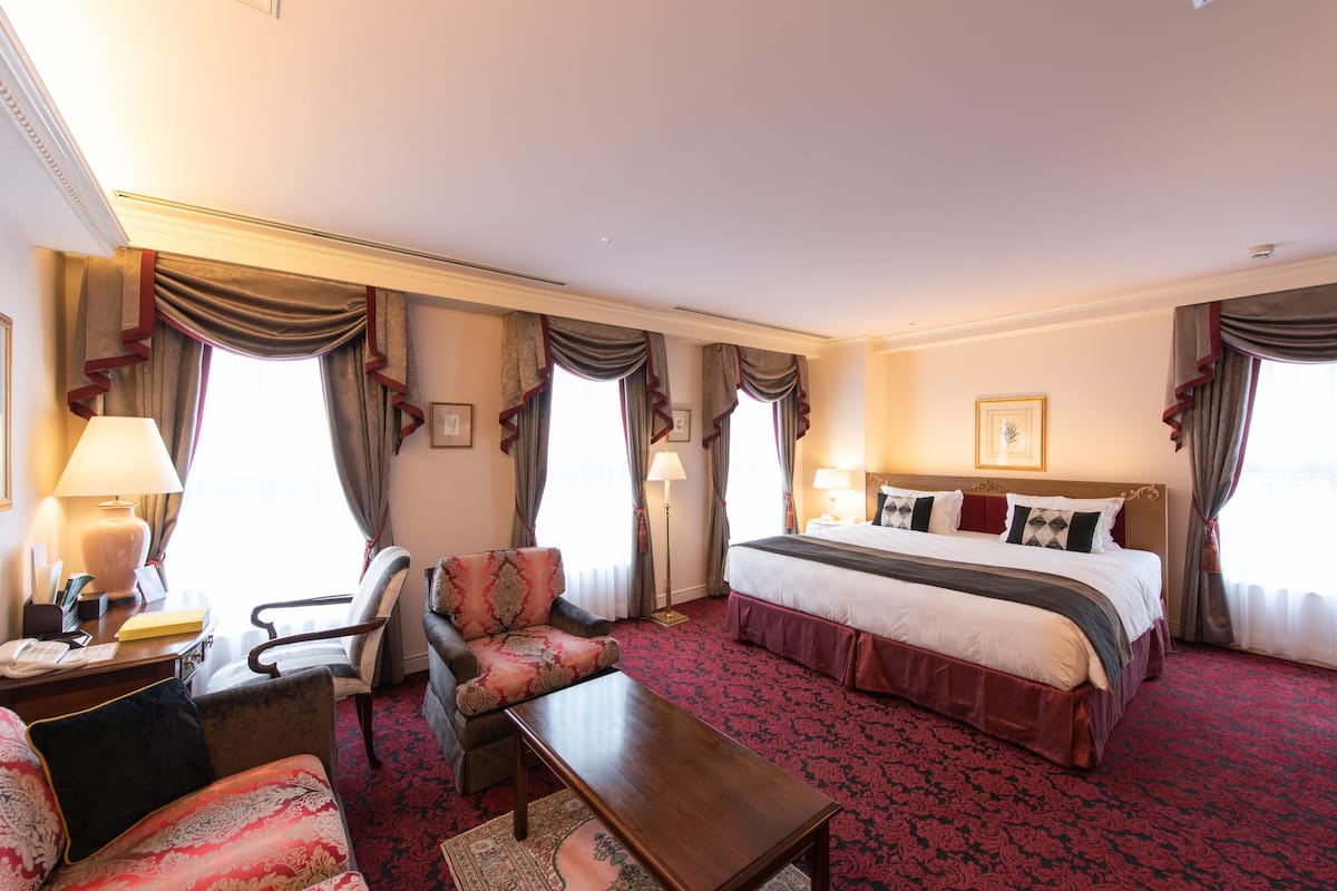 Minibar, in-room safe, individually decorated, individually furnished