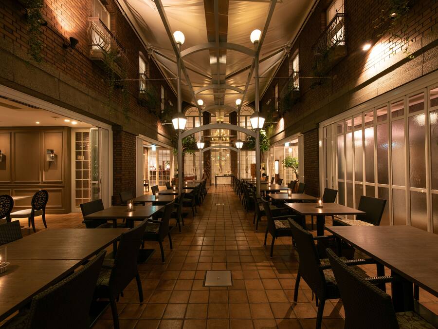 2 restaurants servant le petit déjeuner, spécialités Cuisine française