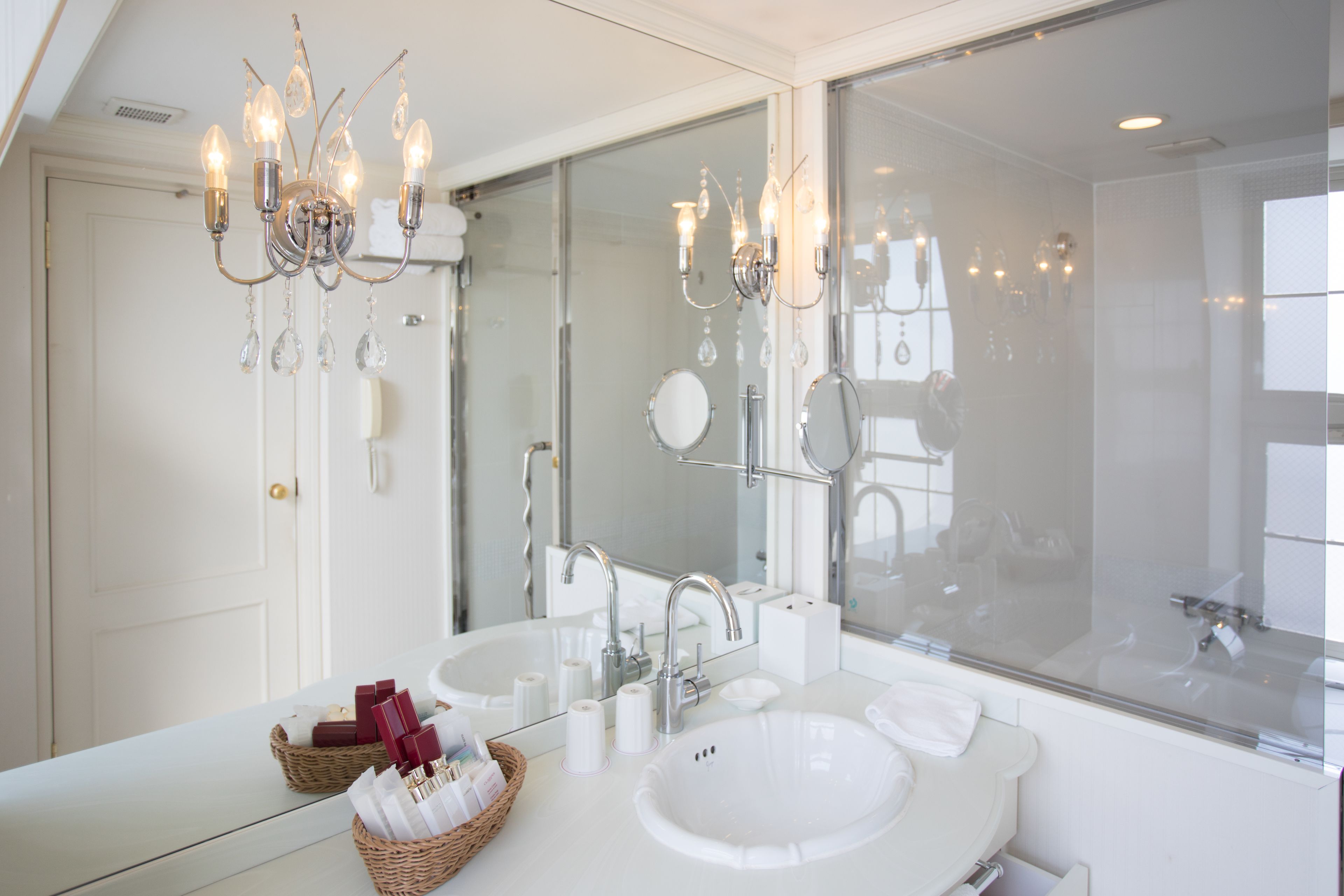 combined shower/bathtub, free toiletries, hair dryer, bathrobes