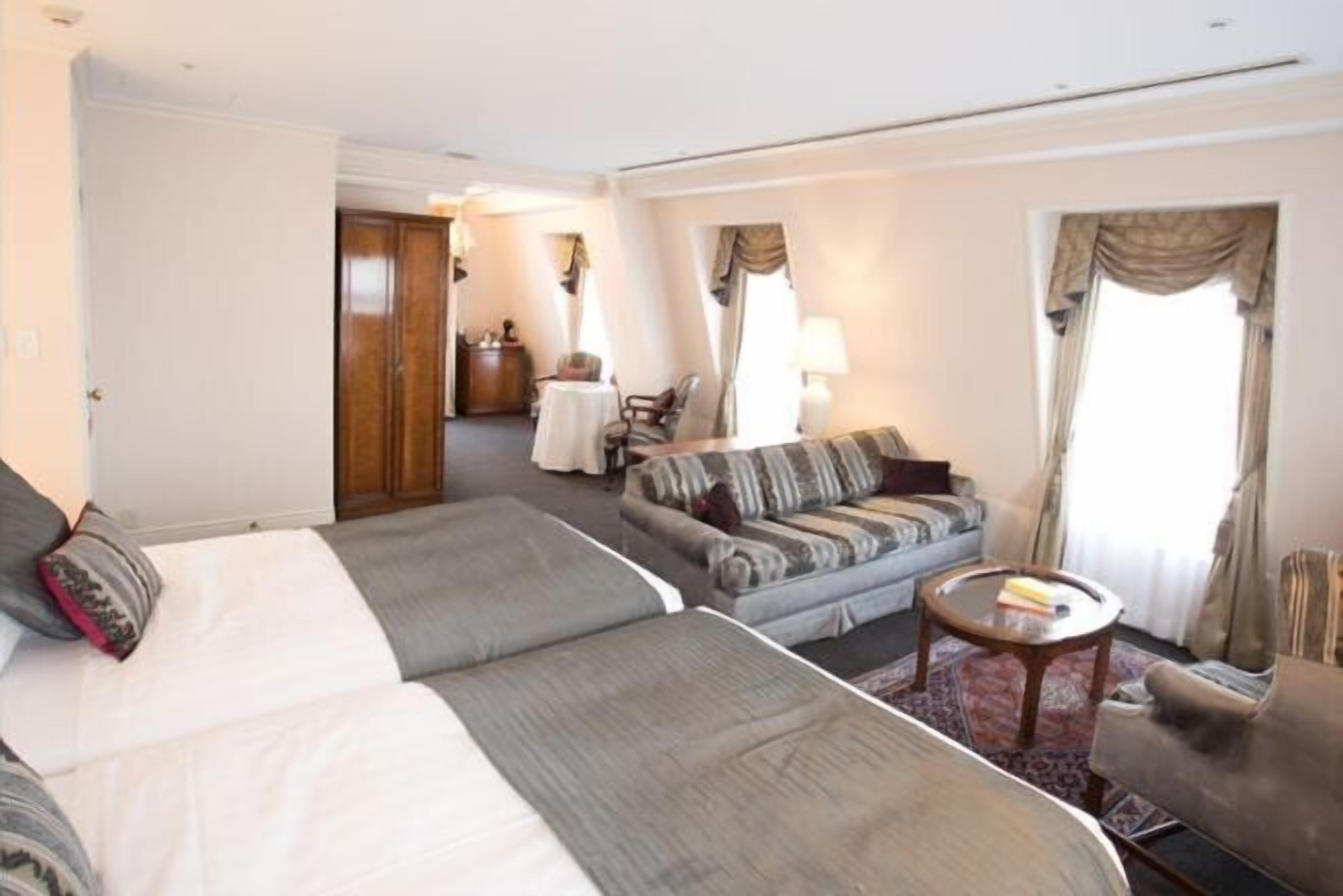 Minibar, in-room safe, individually decorated, individually furnished