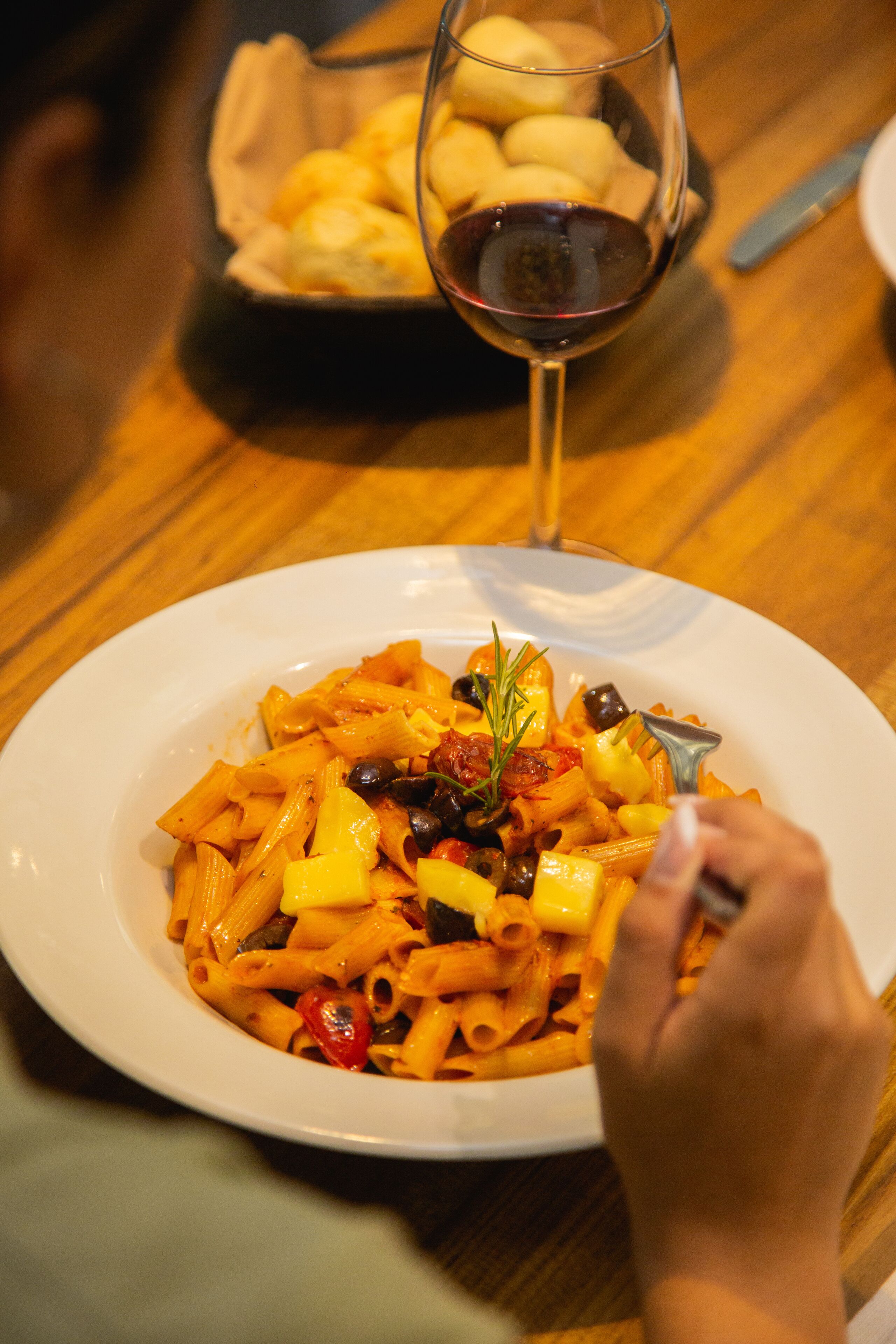 breakfast, lunch served; international cuisine, al fresco dining