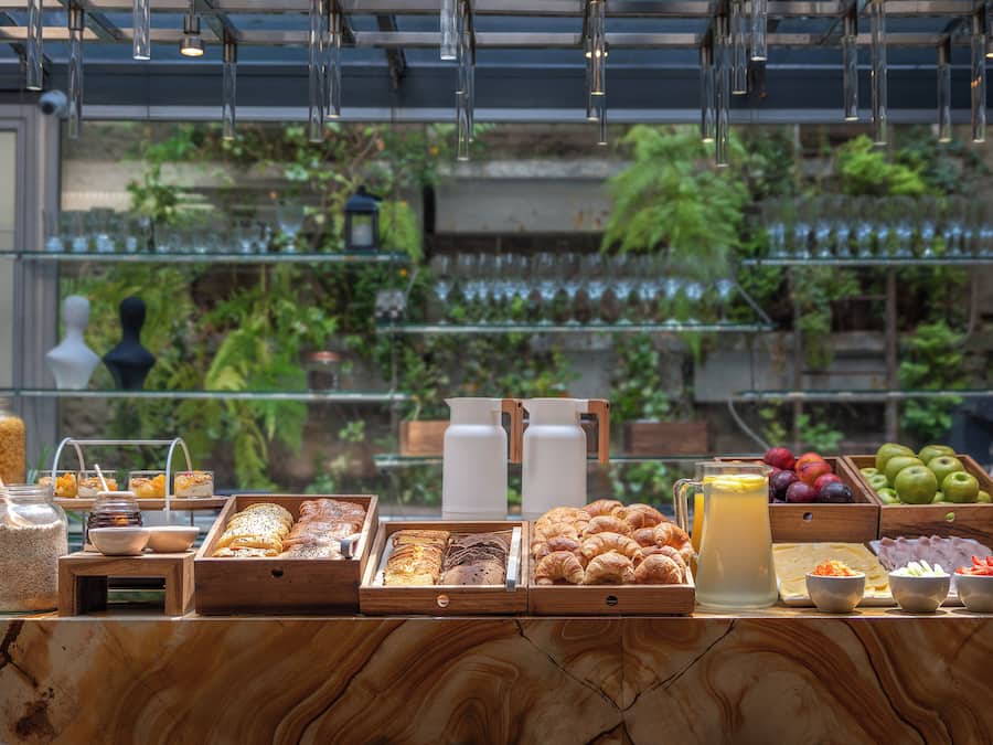 Café da manhã continental todos os dias mediante uma taxa