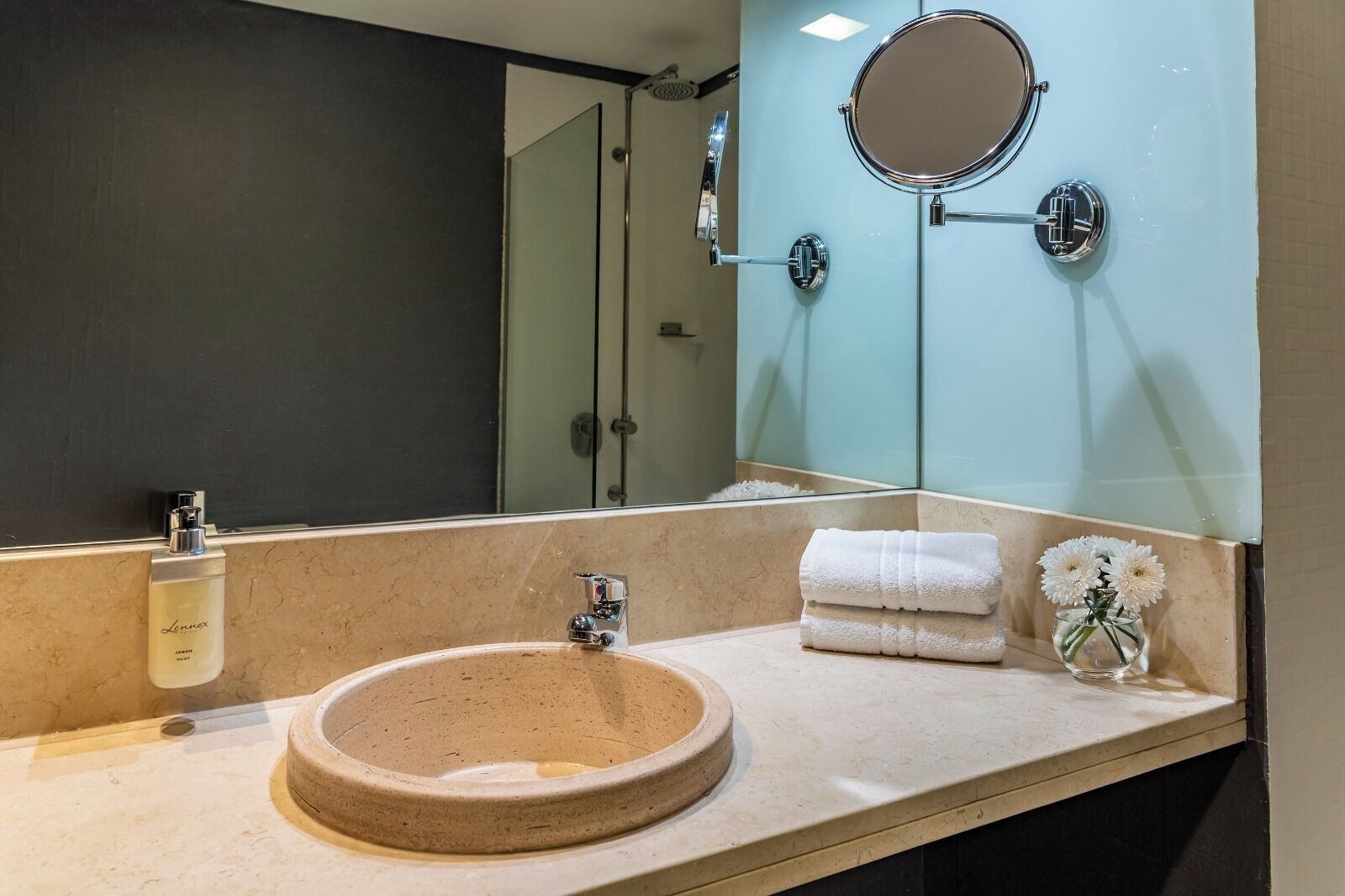 Foto - Lennox Buenos Aires