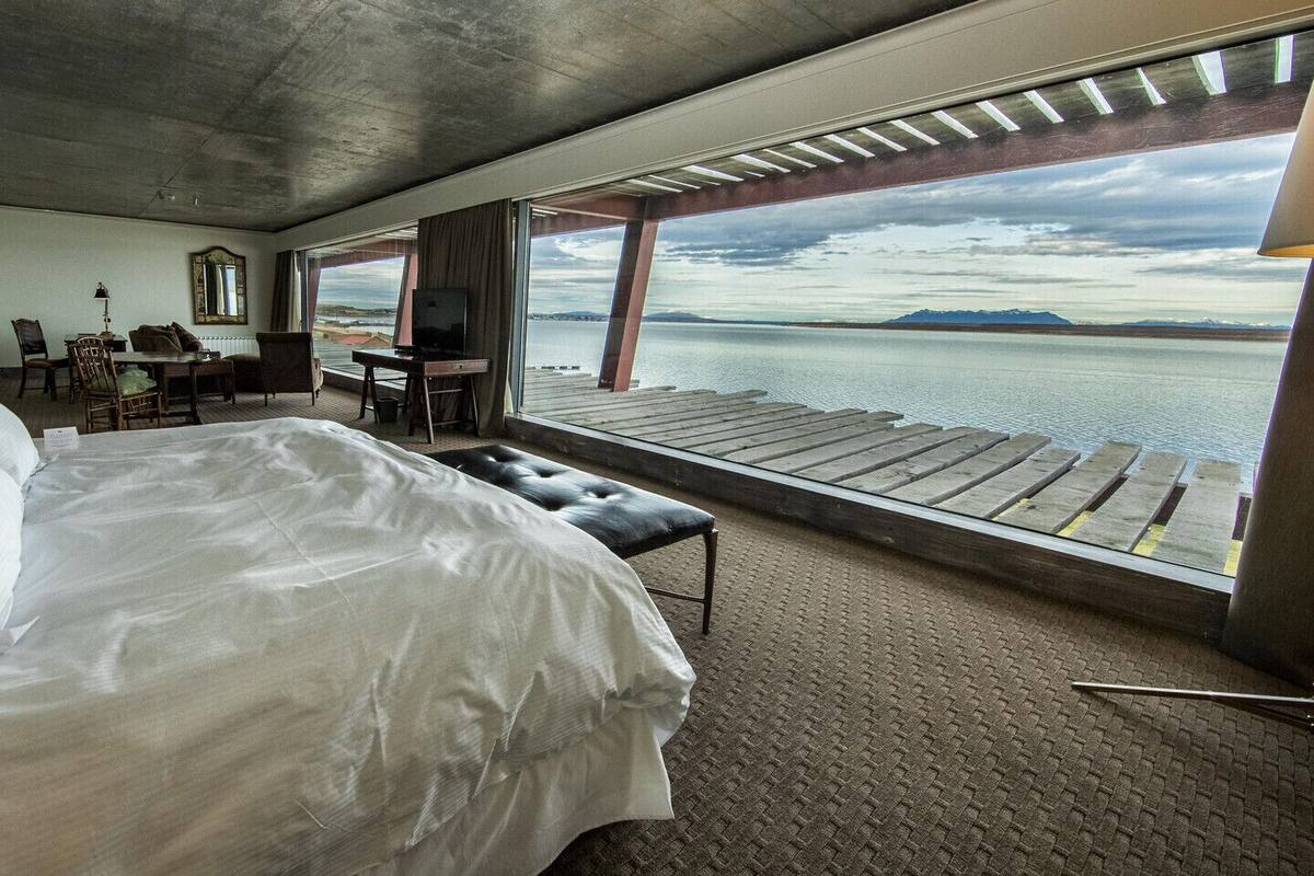Gratis produkter i minibar, värdeförvaringsskåp på rummet och skrivbord