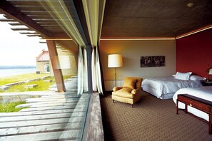 Free minibar, in-room safe, desk, blackout drapes