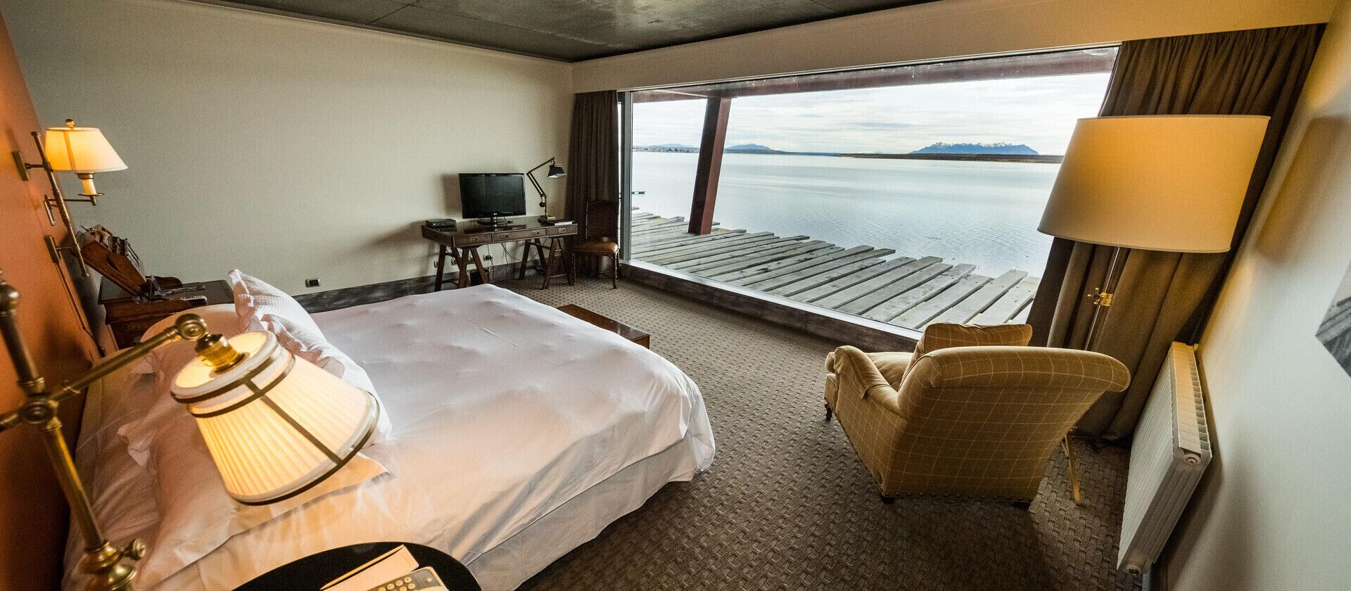 Gratis produkter i minibar, värdeförvaringsskåp på rummet och skrivbord