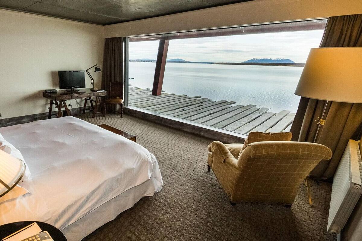 Gratis produkter i minibar, värdeförvaringsskåp på rummet och skrivbord