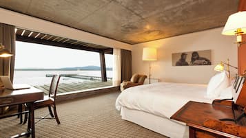 Free minibar, in-room safe, desk, blackout drapes