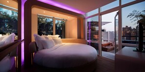 Penthouse, 1 King Bed, Terrace (VIP) | In-room safe, desk, laptop workspace, blackout drapes