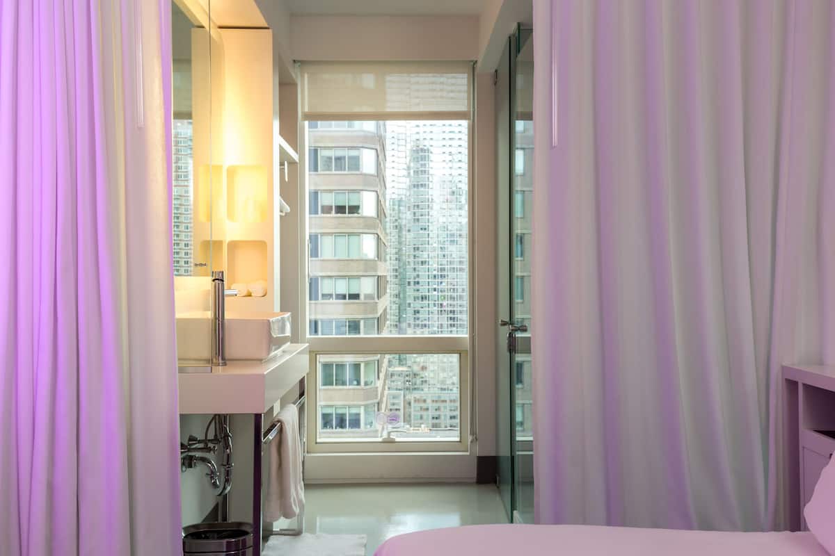 Room (Solo) | 1 bedroom, in-room safe, desk, laptop workspace