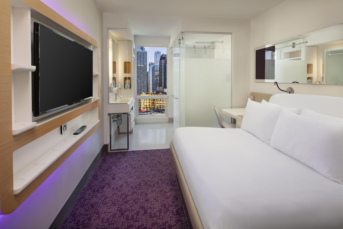 Premium Room, 1 Queen Bed, City View | In-room safe, desk, laptop workspace, blackout drapes