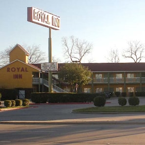 Exterior - Buzen Suites Las Colinas Boutique Motel (Dallas)