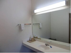 Ducha, secador de pelo y toallas