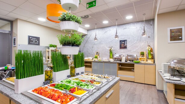 Bữa sáng buffet hàng ngày với phụ phí nhỏ 