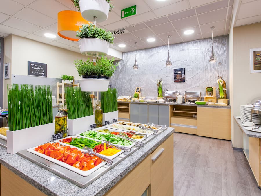 Daily buffet breakfast (PLN 50 per person)